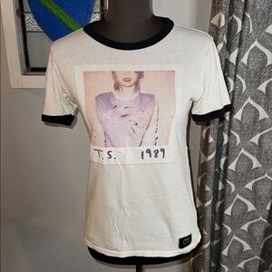 Taylor Swift 1989 Concert Tour Tshirt
